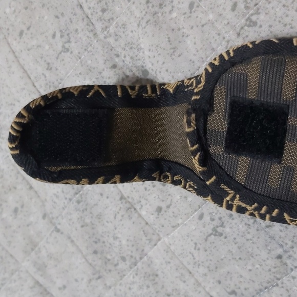 Fendi Cigarette Holder for a belt - Picture 8 of 10